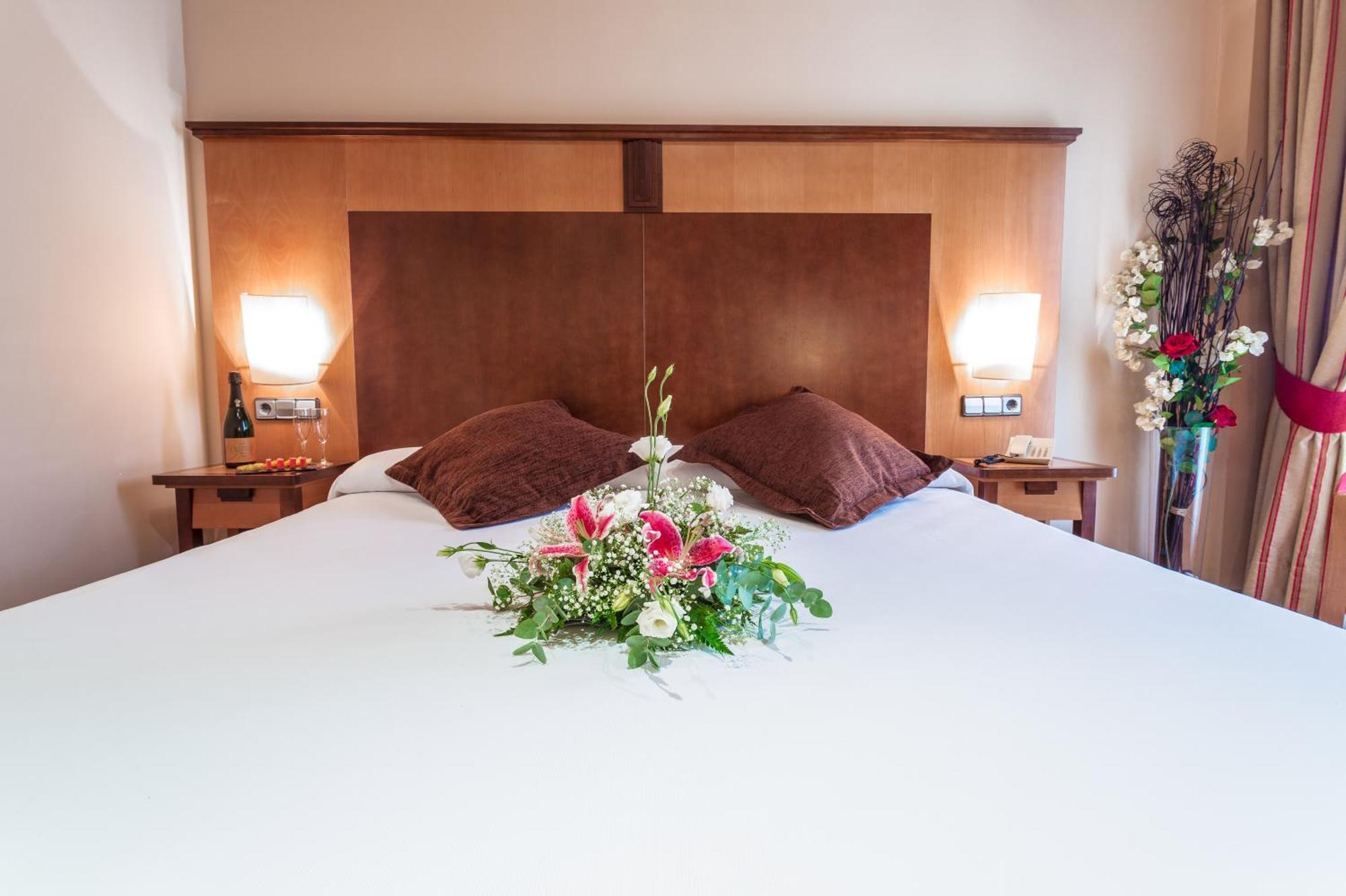 Double Room with Extra Bed (2 Adults + 1 Child),443022894:JPEG